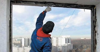 Демонтаж остекления балкона в Топках - цена от 576 руб. - Сварной-Тпк